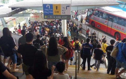 过去的总统选举长周末，上个星期四（8月31日）至星期一（9月4日），有超过170万人从两个陆路关卡出入境。（取自脸书）