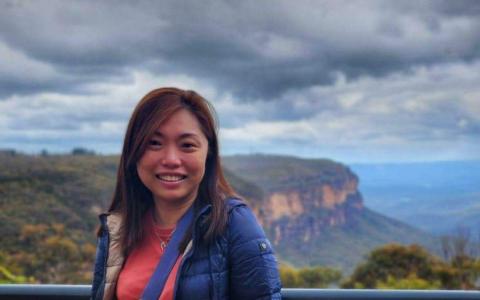 幼儿培育署助理司长王瑾慧是本届总统选举的副助理选举官，在蔡厝港体育馆执行公务。（受访者提供）