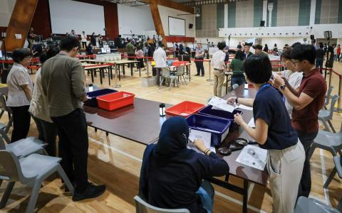 本届总统选举首次开放海外邮寄投票，海外选票于星期二（9日12日）在选举局完成点算。（海峡时报）