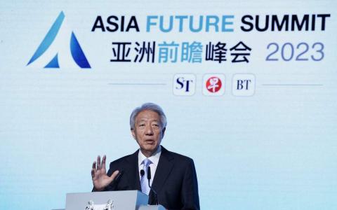 国务资政兼国家安全统筹部长张志贤星期三（10月4日）上午在“亚洲前瞻峰会2023”（Asia Future Summit）的开幕对谈上，阐述充满不确定因素的世界格局中，适用于小国的指导原则。（邝启聪摄）