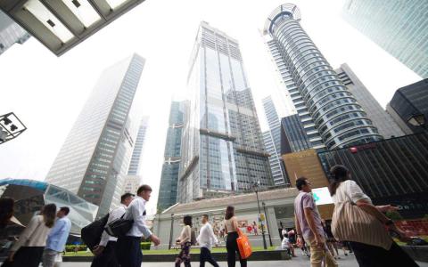 瑞士洛桑国际管理学院（IMD）世界竞争力中心发布的“2023年IMD世界人才排名”，新加坡名列第八，在瑞士、卢森堡、冰岛、比利时、荷兰、芬兰、丹麦等欧洲人口小国之后，并且是亚洲唯一位列前十的国家。（何家俊摄）