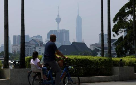 马来西亚多个地区过去几天被烟霾笼罩，政府是否应制定跨境烟霾法令来解决问题成为各方关注的焦点之一。（马新社）