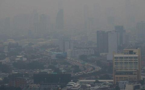 根据泰国卫生部发布的数据，今年已有超过200万人因受不良空气素质影响而求医。（法新社）