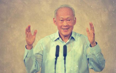 1994年7月29日，李光耀在新加坡国立大学演讲厅向国大和南洋理工大学的学生发表讲话。（档案照片）