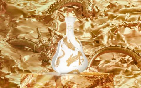 中国当代艺术家杨泳梁为轩尼诗（Hennessy）设计龙年限量版酒瓶包装如百乐廷（Paradis）。（Hennessy提供）