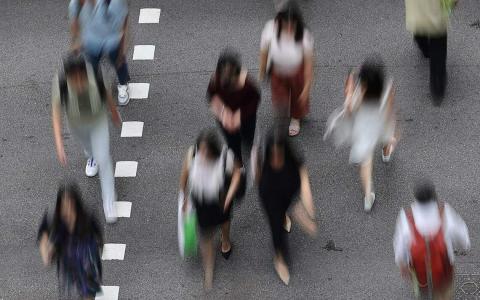 面对严峻的未来，今年的财政预算案更必须未雨绸缪。要如何做到？黄循财提出的答案是“对未来保持希望。回馈社会。每个人竭尽所能让这里成为所有人更好的归宿。”（档案照片）