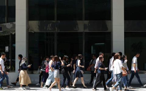 根据财政部星期五（2月16日）公布的2024财年预估开支，社会发展获约561亿元的拨款，占总开支50.2％，其次是安全与对外关系（26％）、经济发展（20％），以及政府行政（3.8％）。（档案照片）