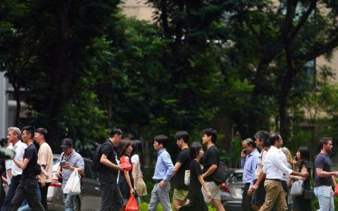 预算案公布当天是农历初七“人日”，按照华人风俗，那天是每个人的生日，这个预算案中每个人都可以找到至少一份生日礼物。（档案照片）