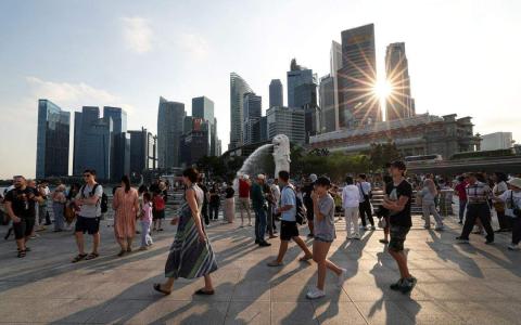 今年预算案主题是“携手前进”，旨在共同推动经济发展，创造更公平的未来。（档案照片）