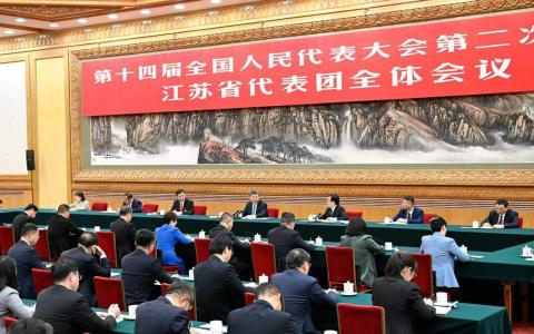 中共总书记、国家主席习近平在3月5日于全国两会（全国人大、政协年会）期间，参加他所在的人大会议江苏代表团审议。（新华社）