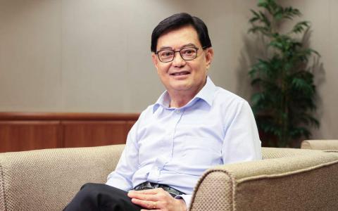 一直到2005年3月出任金融管理局局长，王瑞杰才有机会进一步见识当时身兼金管局主席的李总理的办事魄力。（李冠卫摄）