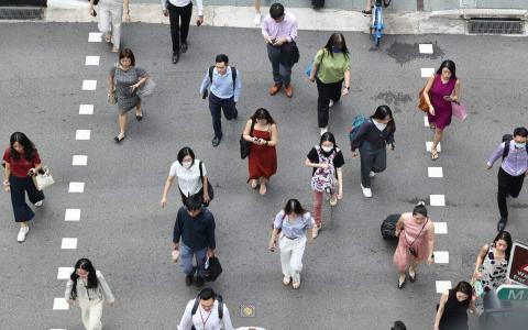 李总理说：“我们的年轻人，其实他们了解华文华语的重要，母语的重要。他们也愿意让薪火相传，传到他们的下一代。”（档案照片）