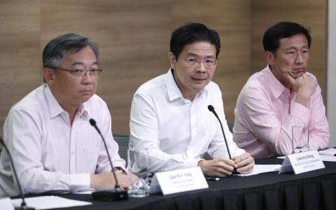 颜金勇（左起）、黄循财及王乙康三人在冠病时期，共同挑起领导政府抗疫跨部门工作小组的重担。（档案照片）