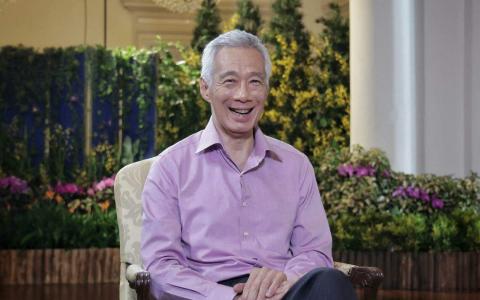 李显龙总理卸任前接受新加坡媒体分别做的华语和英语访问。（海峡时报）