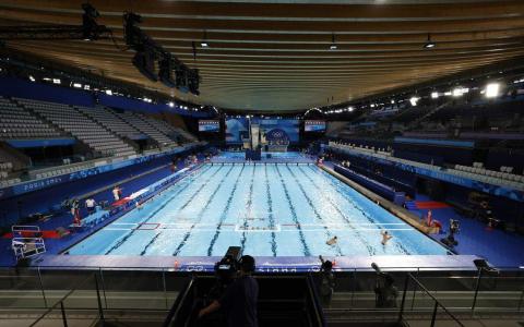 巴黎夏季奥运会将在星期五（7月26日）开幕，图为摄于7月22日的巴黎奥林匹克水上运动中心，奥运会期间该场地将举行跳水、水球、花样游泳等比赛。（中新社）