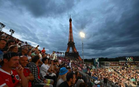 自巴黎奥运会开幕以来，很多人会打开电视或上网追看比赛盛况。（法新社）