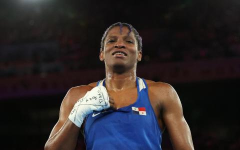 巴拿马拳击选手雅典娜·拜伦进入巴黎奥运会女子75公斤级决赛，提前锁定奖牌，成为巴拿马史上首名夺得奥运奖牌的女运动员。（路透社）