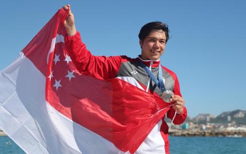 17岁的墨士廉在新加坡59岁生日当天摘了奥运铜牌献给国家，他也成了我国史上最年轻的奥运奖牌得主。（谢智扬摄）