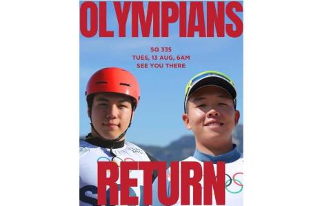 水翼风筝板铜牌获得者墨士廉（左）和帆船好手卢军汉，将在星期二（13日）早上6时回到新加坡。（新加坡帆船总会提供）