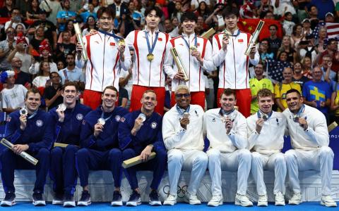 中国泳队在男子4X100米混合泳接力决赛上，打破美国在该项目上40年的垄断，摘得一枚分量极重的金牌。（路透社）