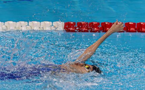 我国泳将叶品秀在女子100米仰泳S2级预赛中总排名第一，闯进决赛。（全国残奥理事会提供）