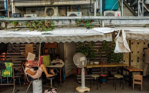 过去数周的持续高温，显著推高了泰国的用电量，但电费高涨令许多市民大喊吃不消。（彭博社）