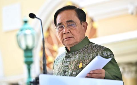 泰国看守首相巴育在出席内阁会议后召开记者会。泰国政府如今处于交替之际，多达13位部长缺席了会议。（法新社）