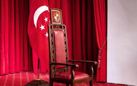 政治观察家德里克·库尼亚博士认为，本届总统选举有两名代表体制的准候选人——前国务资政尚达曼和新加坡政府投资公司前首席投资官黄国松。到目前为止，两人在政治定位上是难以区分的。（档案照片）