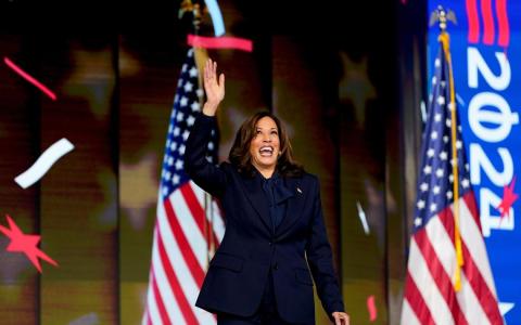 美国副总统哈里斯8月22日在民主党全国代表大会上正式接受党内提名，成为民主党总统候选人。在投入竞选以来的一个月内，哈里斯已筹得创纪录的5亿4000万美元资金，其中有三分之一来自首次捐款者。（彭博社）