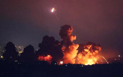 贝鲁特南部人口稠密的社区10月3日午夜发生一连串大规模的爆炸。（路透社）