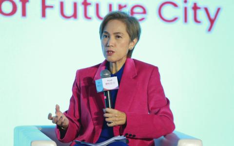 新加坡数码发展及新闻部长杨莉明星期五（10月11日）上午出席第六届新中论坛。（联合早报）