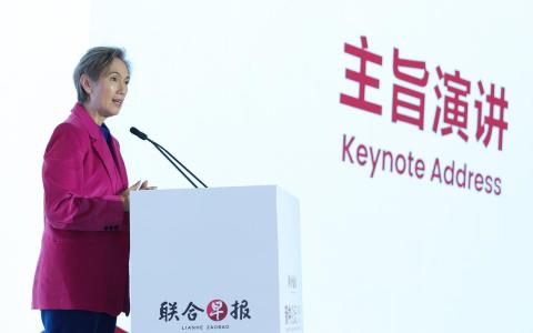 新加坡数码发展及新闻部长杨莉明星期五（10月11日）早上在第六届新中论坛上致辞。（联合早报）