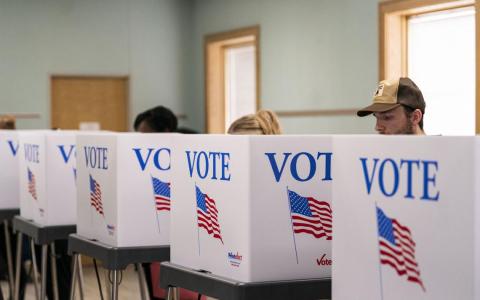 当地时间11月5日是美国总统选举的正式投票日。截至11月3日已有超过7500万人提前投票。（彭博社）