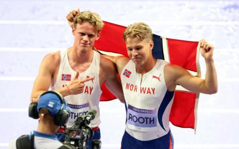 斯科特海姆（左）在巴黎奥运会上对队友鲁特的支持，获得世界田径联合会授予国际公平竞赛奖。（路透社档案照片）