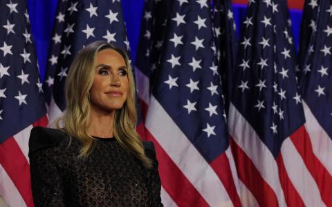 美国当选总统特朗普的儿媳劳拉（Lara Trump）星期六（12月21日）说，她经过“无数的思考、深思熟虑和众多鼓励”后，决定退出接替美国参议员卢比奥的候选人名单。（路透社档案照片）