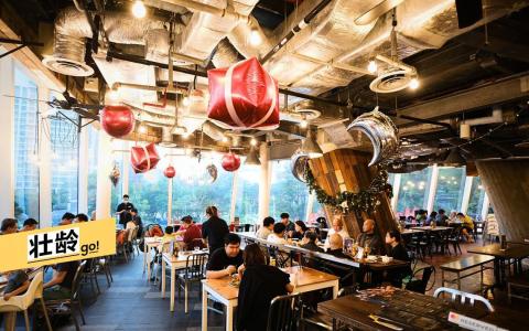 定时用餐有助防止过度饮食。（曾坤顺摄）