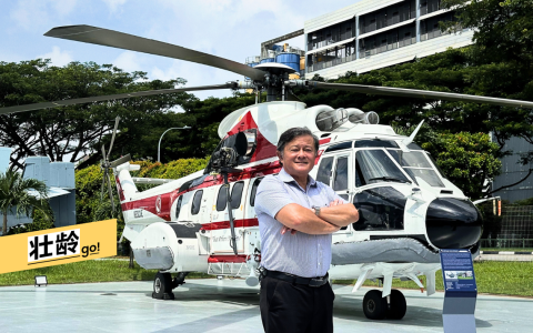 退役前，驾驶包括超级美洲豹等直升机的陈顺良少校，已累计6463小时的飞行时间。（马华卿摄）