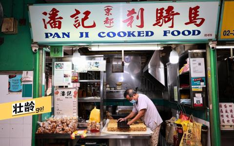 潘记（京都）刹骑马售卖本地少见的手工传统沙琪玛。（特约陈来福摄）