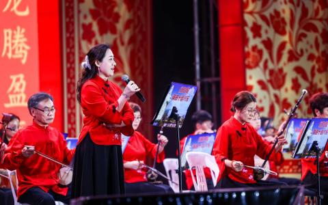 新加坡莆田十音八乐在春到河畔2025大年初一的活动，表演了四首歌曲。（白艳琳摄）