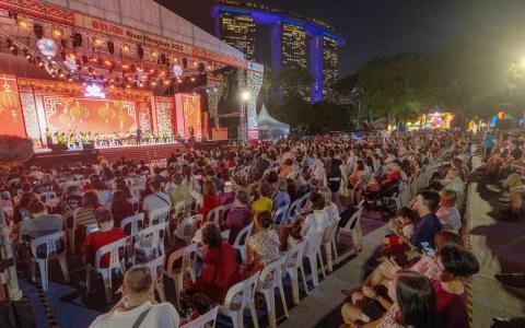 春到河畔的最后一晚庆祝活动，吸引了众多本地公众和海外游客到场，观赏这项盛大活动的精彩落幕演出。（吴先邦摄）