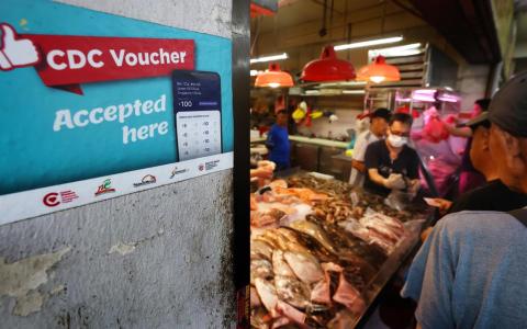 今年5月，每户家庭将获得500元的社理会邻里购物券，并在明年1月再获得300元购物券。（档案照片）