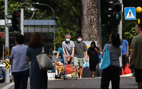 近年物价上涨，导致家庭和企业的开支增加，缓解生活费上涨压力是预算案的一大主题。为支持家庭与个人，政府宣布一系列援助措施。（陈渊庄摄）