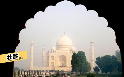 印度泰姬陵是皇帝沙贾汗为纪念妻子分娩时不幸去世，花了20多年建造的陵墓。（作者提供）