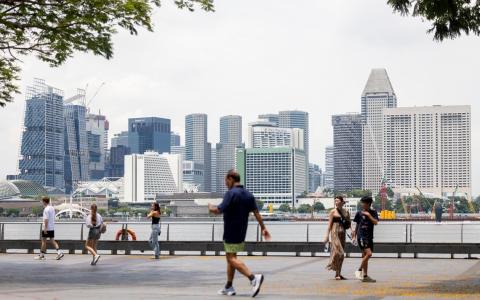 时势造英雄，笔者期许议员也能肩负起更大的时代使命，不只是停留在反映民怨和不断向当局追问应对措施上，更应启迪民智，凝聚民心，共同应对诡谲多变的国际局势。（吴先邦摄）