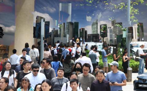 今年是我国的选举年。但选举制度本身便容易加剧不同阵营间的对立，情绪也会相对激化。要在拿捏情绪诉求的同时保持坚定和沉着，将是新加坡必须直面的考验。（陈渊庄摄）