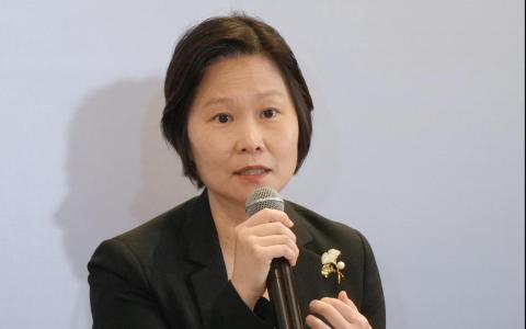 颜晓芳说，政府一直在听取业界和商会建议，也在持续调整相关政策，希望能帮助企业缓解用人成本。（谢智扬摄）