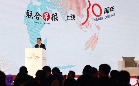 新加坡副总理王瑞杰星期三（3月26日）在北京出席《联合早报》上线30周年启动仪式，并作主旨发言。（邝启聪摄）