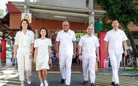 义顺集选区原议员、内政部长兼律政部长尚穆根（中），将带领四名新人李蕙莹（左起）、吴函燕、赛义德哈伦及林纬量上阵，捍卫这个自2011年成立以来，一直由执政党赢下的集选区。（叶振忠摄）