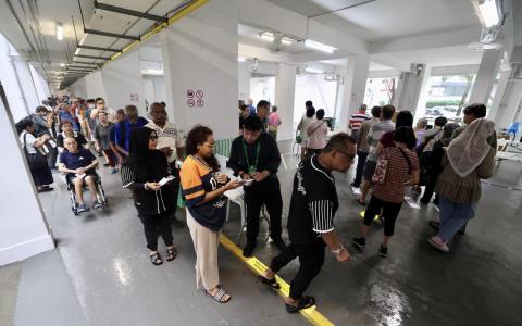 本届全国大选共有242万9281名选民投票，占所有合格选民的约92.47%。（陈斌勤摄）