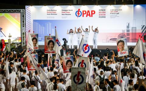 本届国会共97个议席，人民行动党赢得87个议席，工人党赢得10个议席。（叶振忠摄）